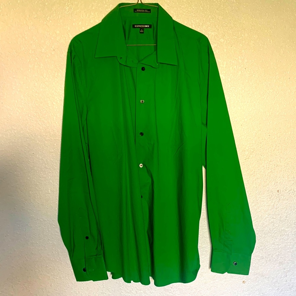 Its grean shirt express 1mx L size 16-16 1/2